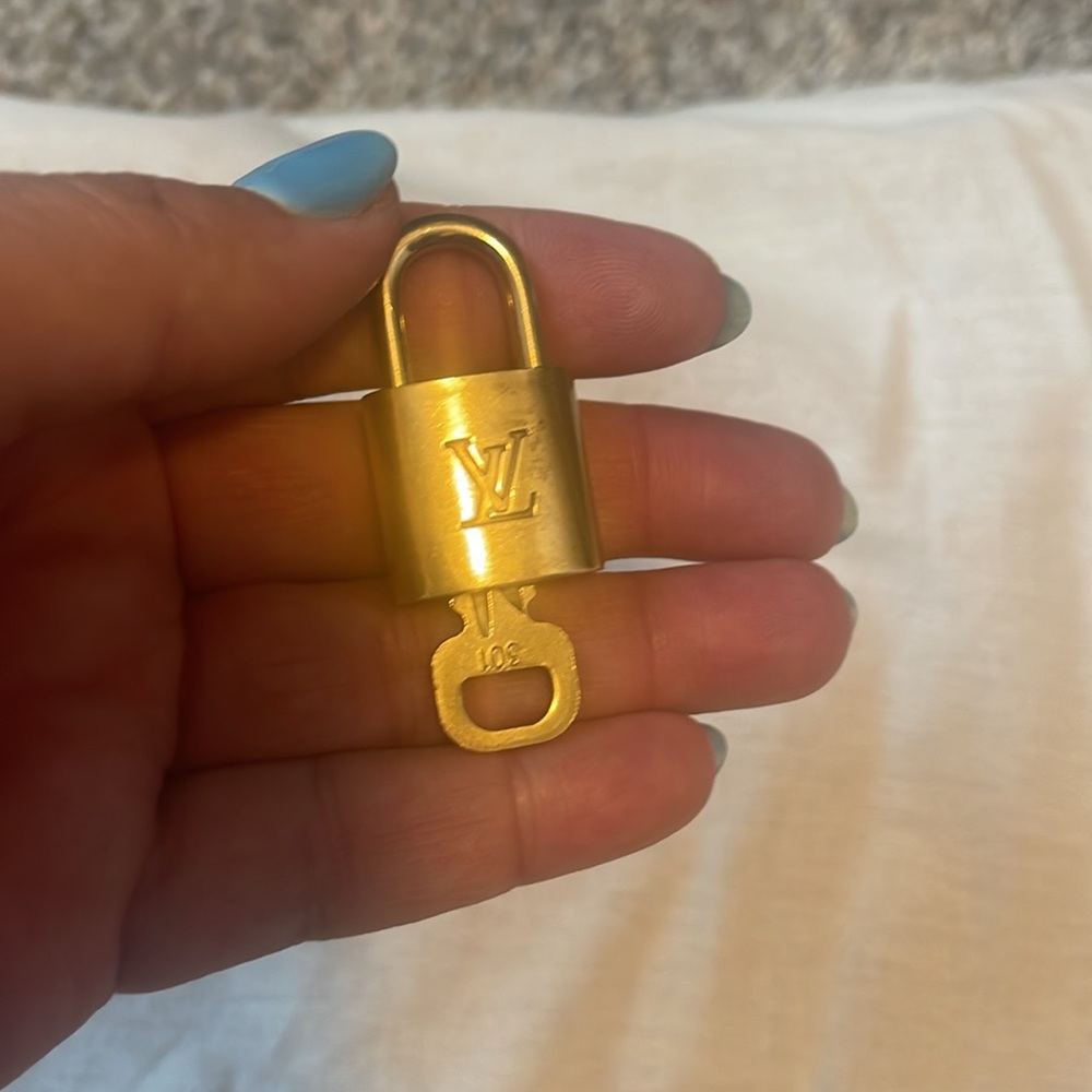 Authentic!!! Louis Vuitton Lock and Key Set! 301, 309, 330 - Picture 11 of 15
